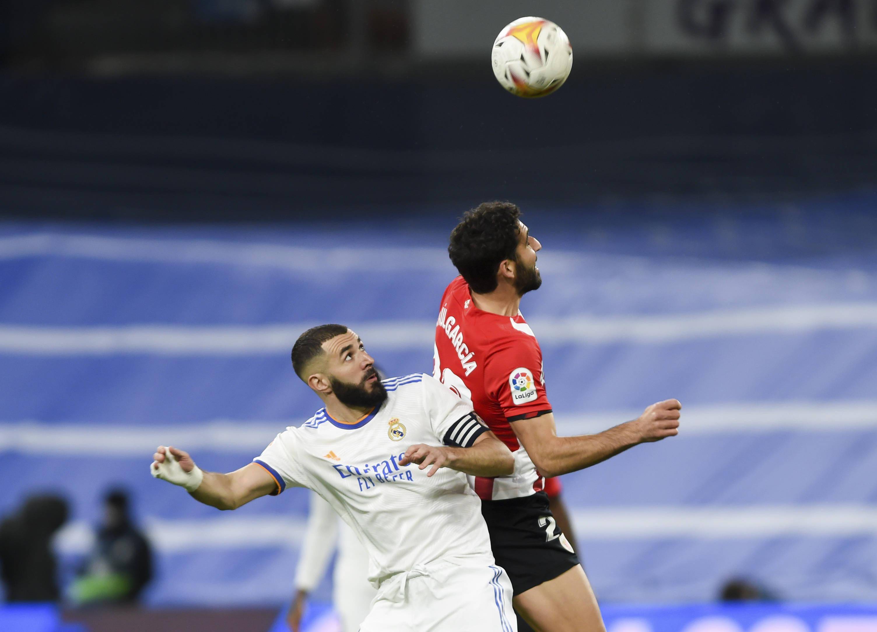 开云电竞官网-马竞闷平瓦伦西亚，榜首位置动摇(西蒙尼在马竞踢了几年)  第1张