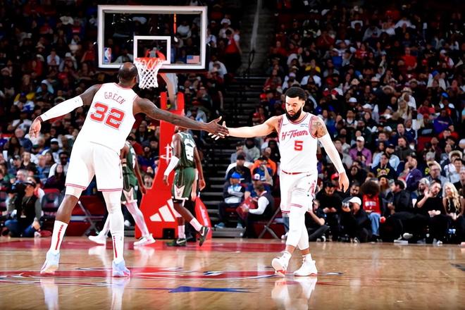 开云电竞平台-包含替补球员站出来，帮助球队稳住局面的词条  第2张